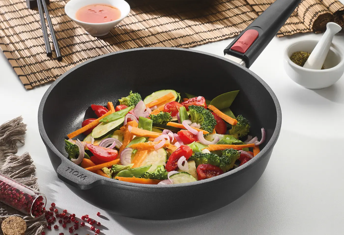 Gusspfanne 28cm 3,5L, Nowo Titanium schwarz Gusseisen/Titan-Diamant-Beschichtung ca. 28cm