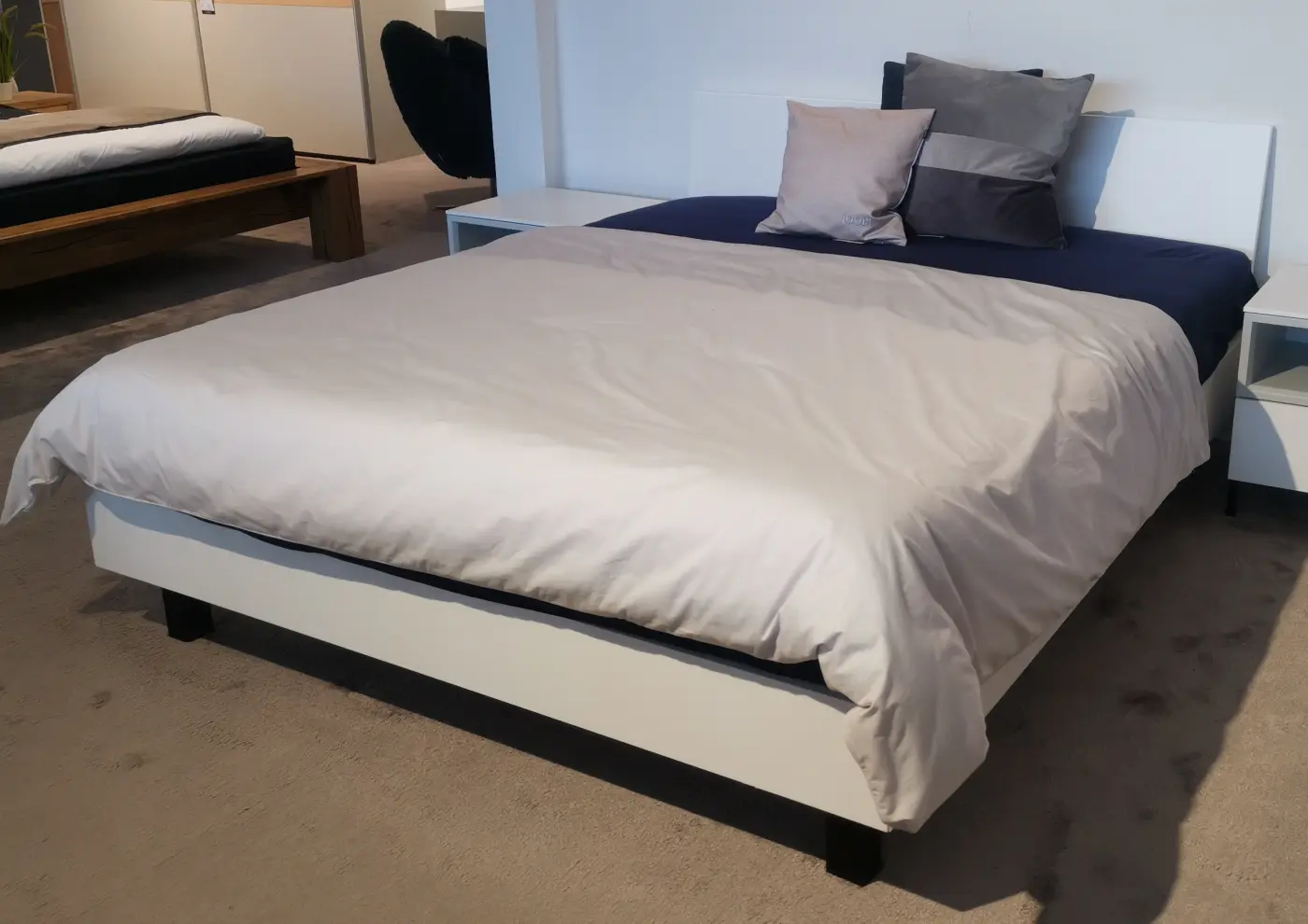 Bett 11900019.7.. Lack weiss matt ca. 160x200cm