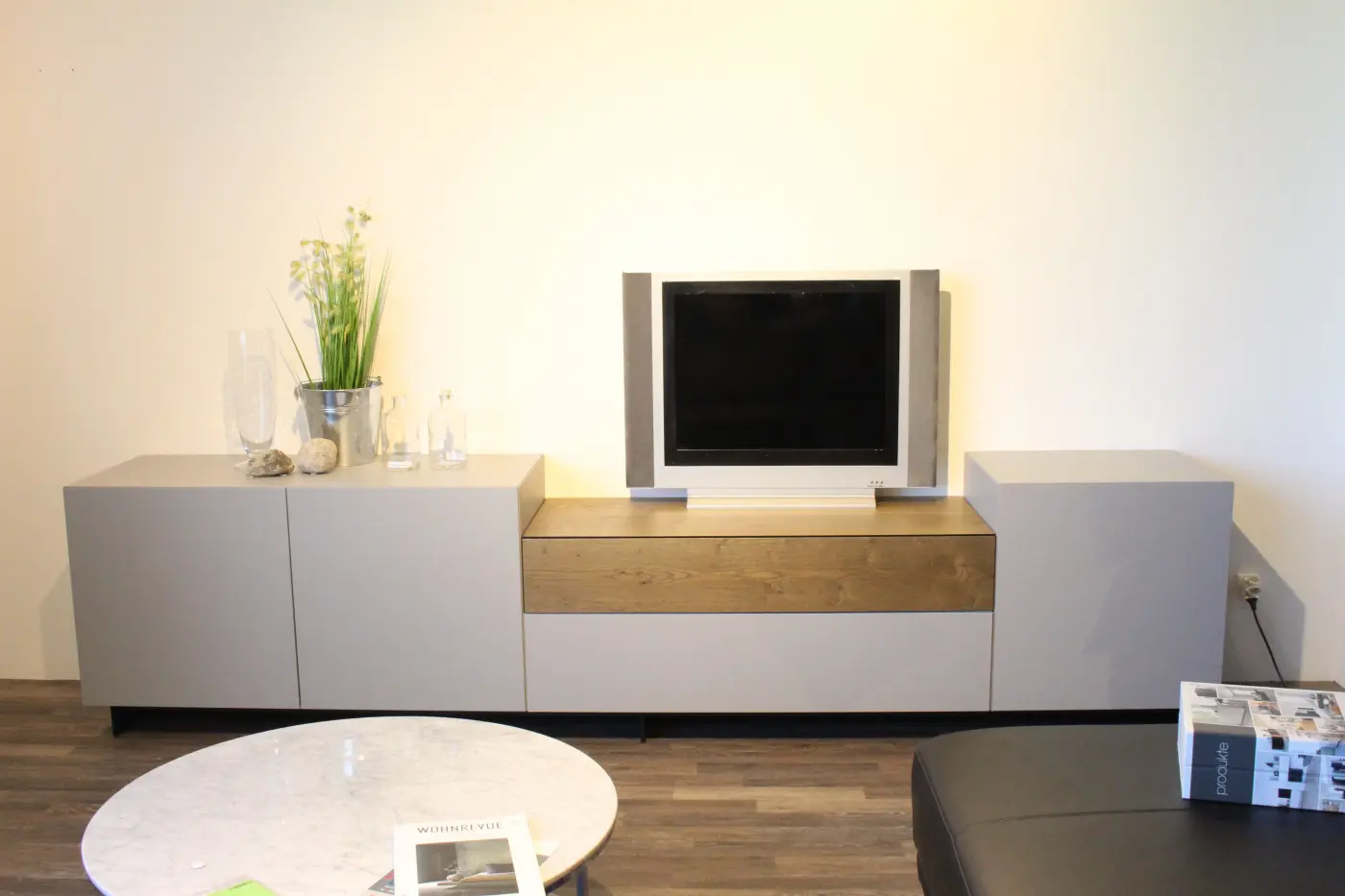 Sideboard mit Abstufung Pure von Vifian Kopenhagengrau matt, schwarze Eiche vergraut furniert Sideboard mit Abstufung Pure von Vifian Kopenhagengrau matt, schwarze Eiche vergraut furniert