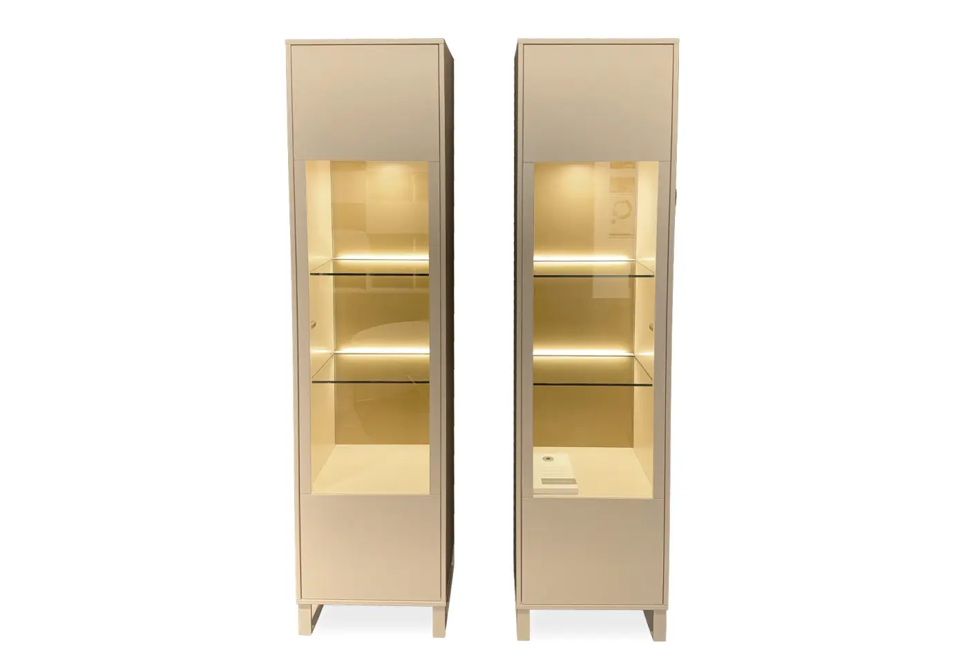 Vitrinen Voice Lack crema / Rückwand Lack macchiata von Varianta ca. 45x190,9x39,9cm