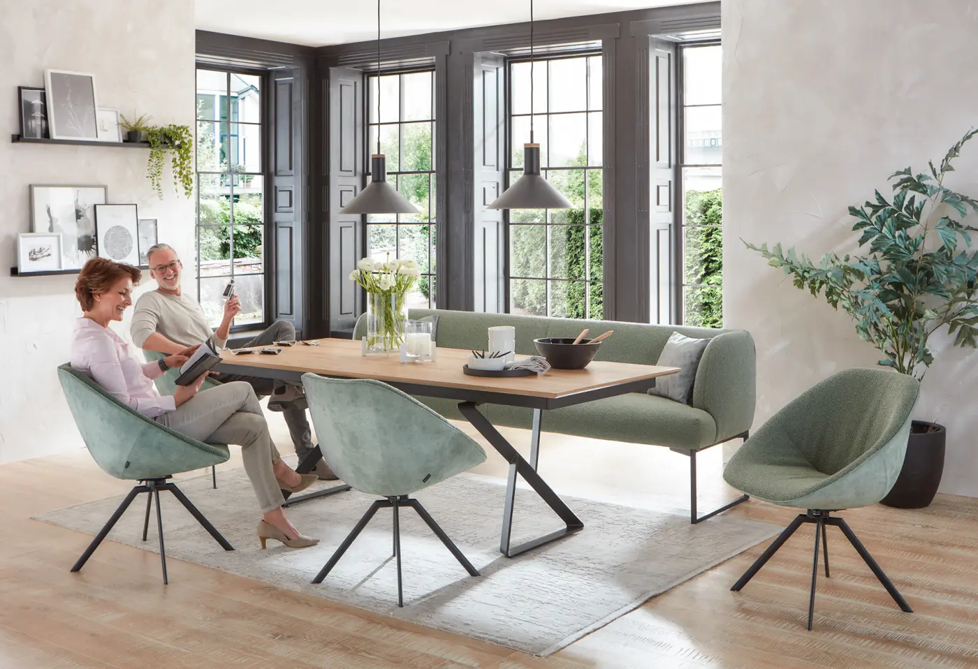 Stuhl 20935.. Innen / Aussen: Stoff "khaki" / Velours "hellgrün" ca. 66x85x67cm