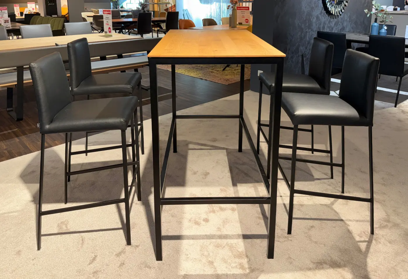 Tisch mit 4 Barhocker 25399.. von Willisau