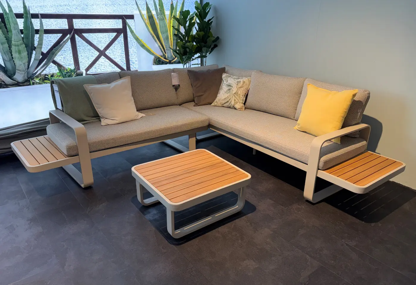 Lounge 24884.. Light taupe Kissen Stoff cashmir Tischplatte und Einleger Teak ca. 245x245x75cm