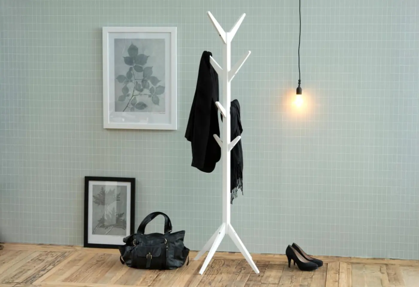 Kleiderständer 6724.. Weiss MDF, UV lackiert ca. 42x42x178cm