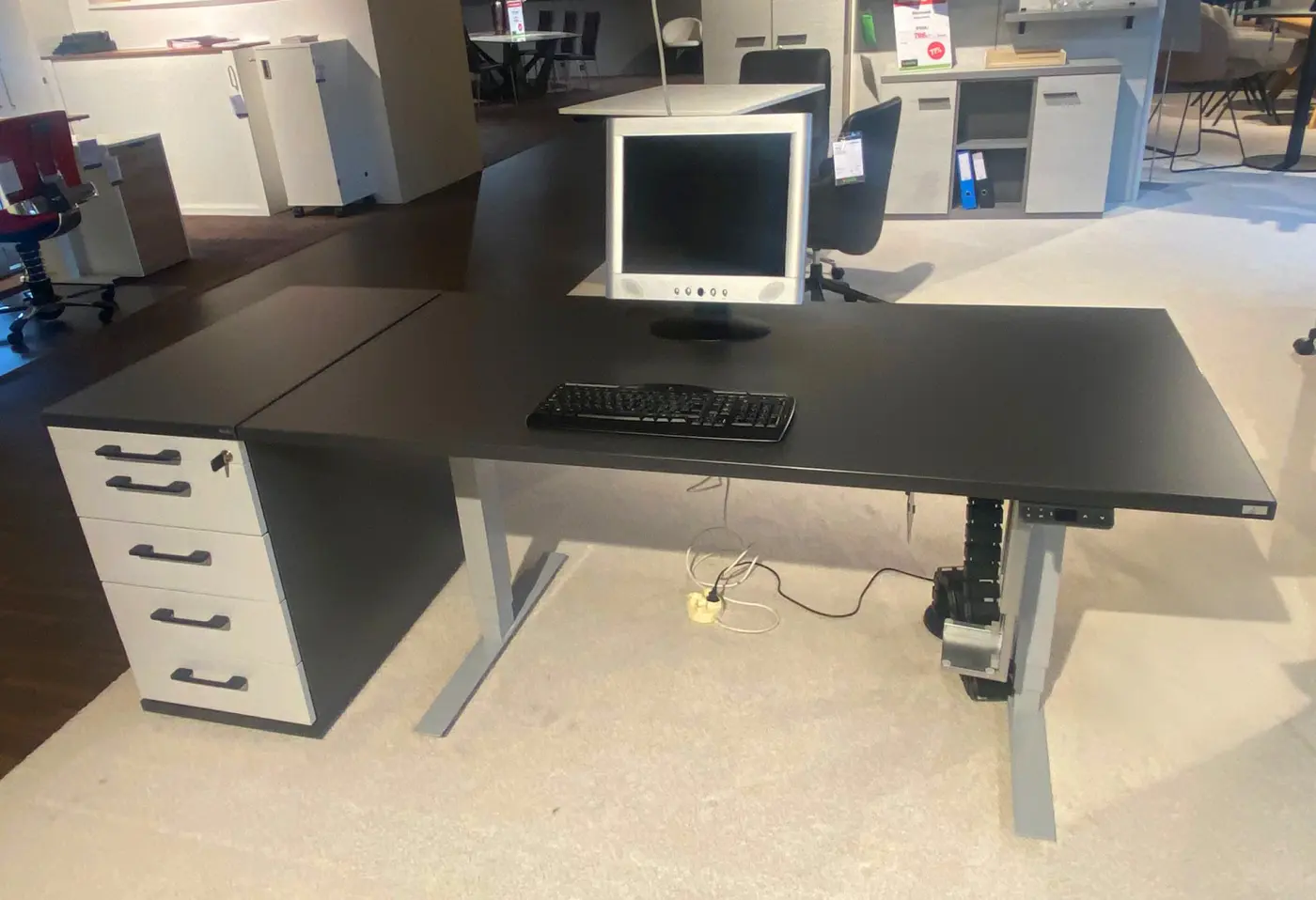 Schreibtisch mit Container 24431..