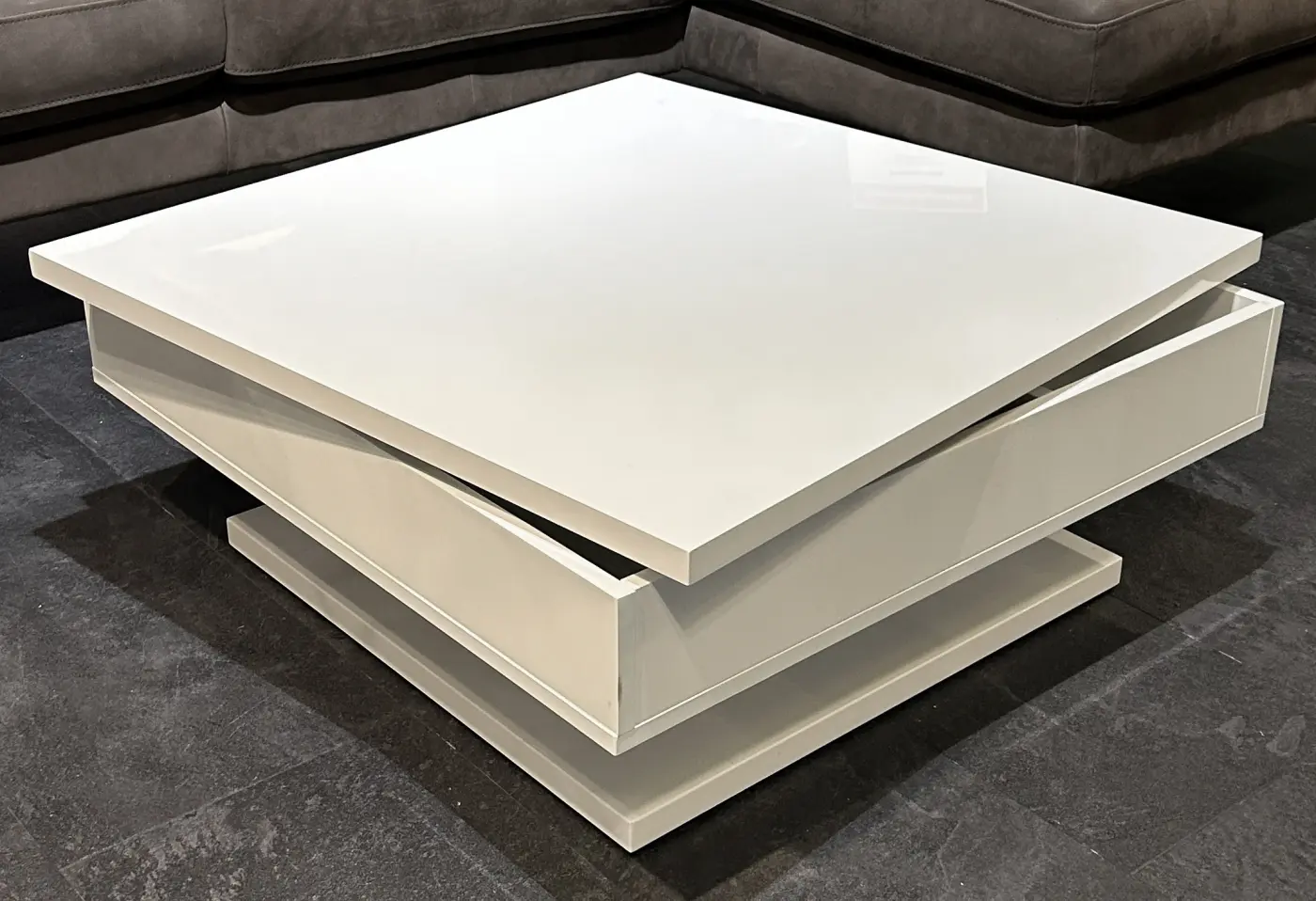 Couchtisch 16300073.. weiss hochglanz MDF ca. 75x34x75cm