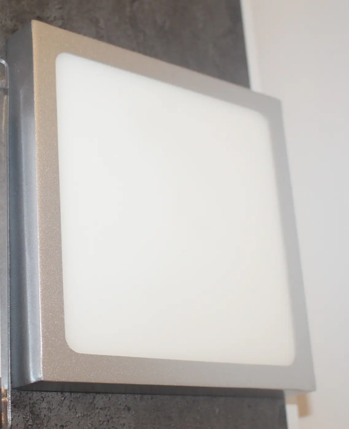 LED-Deckenleuchte 8975.1. Titan Aluminium ca. 18x18x2,4cm