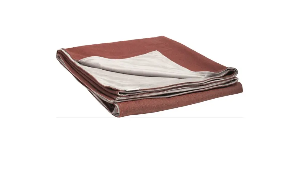 Decke 17115.9 Rot, Rückseite Hellgrau 100% Polyacryl, Rückseite 100% Polyester ca. 200x156cm Decke 17115.9 Rot, Rückseite Hellgrau 100% Polyacryl, Rückseite 100% Polyester ca. 200x156cm