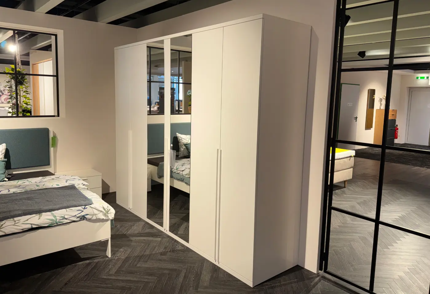 Drehtürenschrank Venu-S von Varianta Lack weiss ca. 270x219x62cm