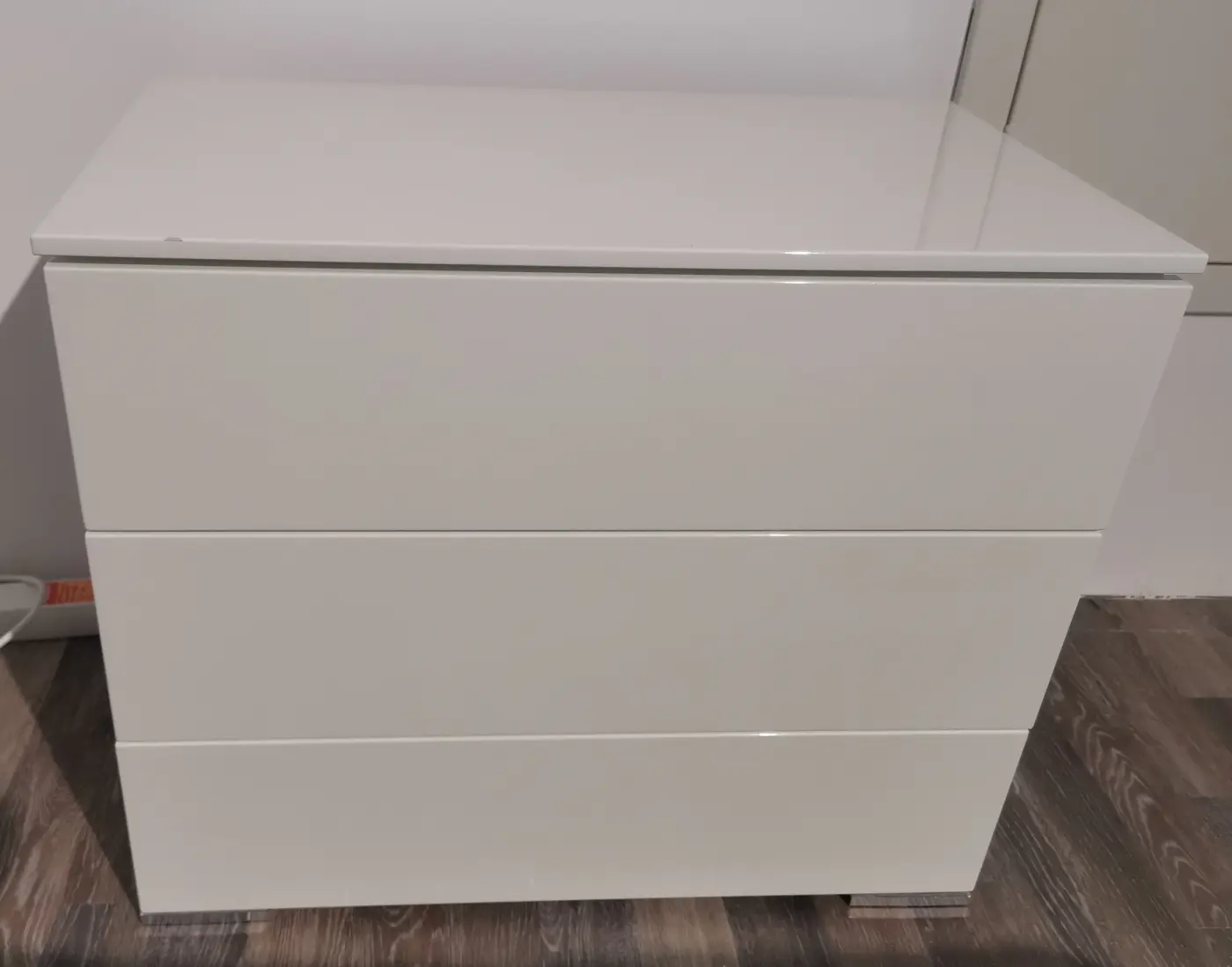 Nachttisch 23020002.. Lack hochgl. Blanco Nieve