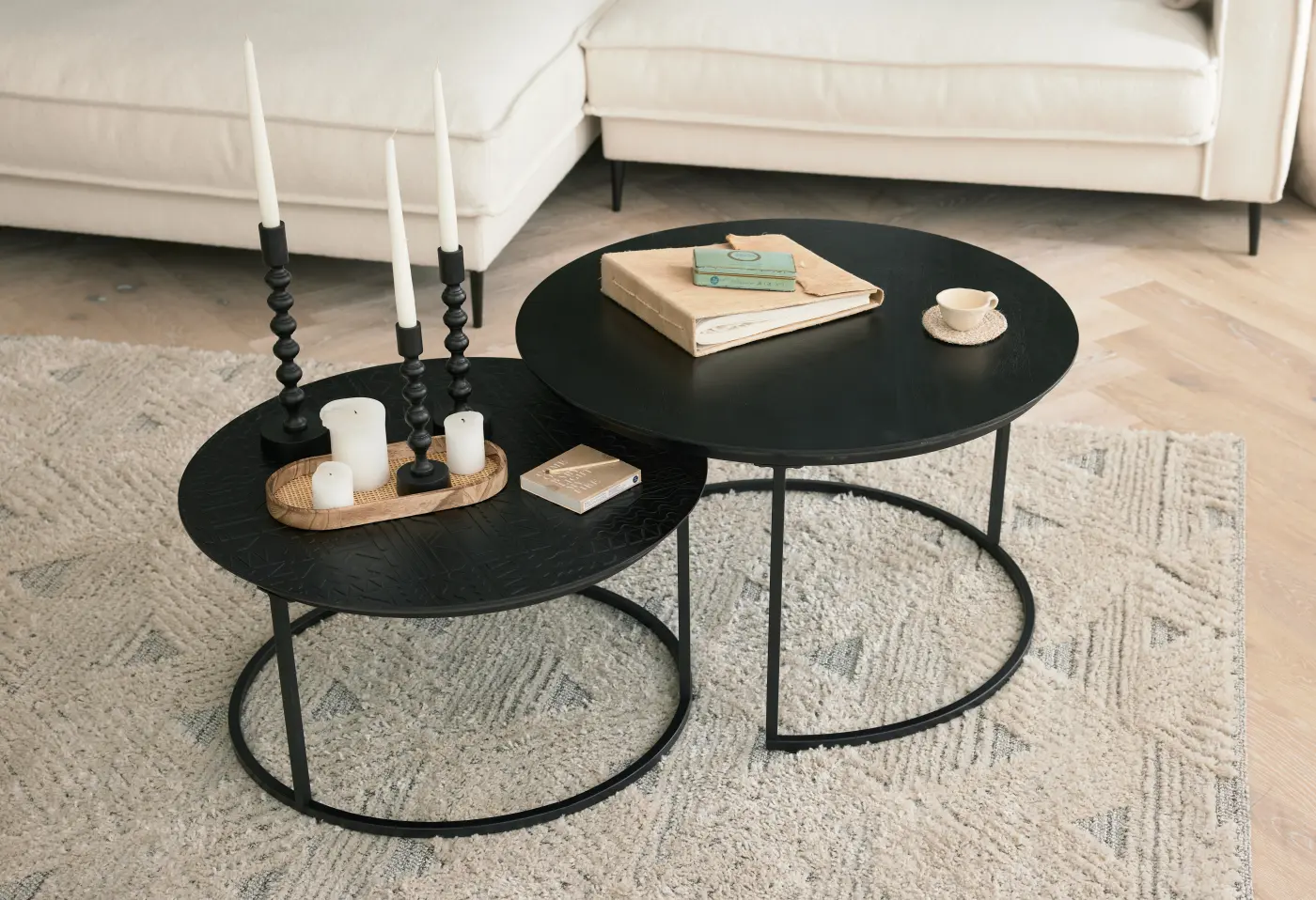 Couchtisch Roomio No. 2001 von Roomio Platte Mango massiv, schwarz gebeizt und lackiert