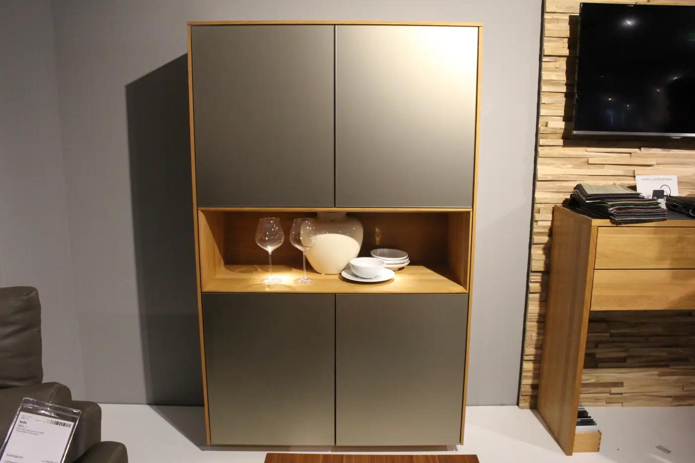 Highboard 3 Filigno von Team 7 Korpus aussen / innen: Eiche, geölt / Buche, geölt Front: Mattglas "bronze" ca. 102,9x167x41,8cm