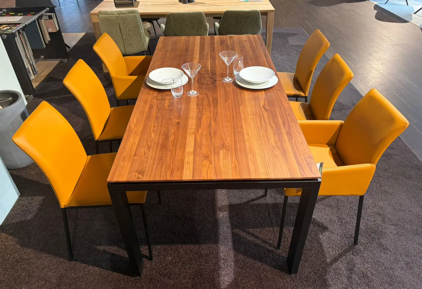 Tisch und 6 Stühle 25252..