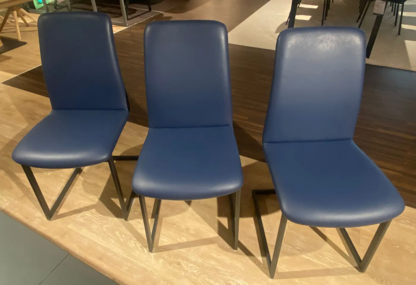 Auszugstisch + Bank + 3 Stühle 25294..
