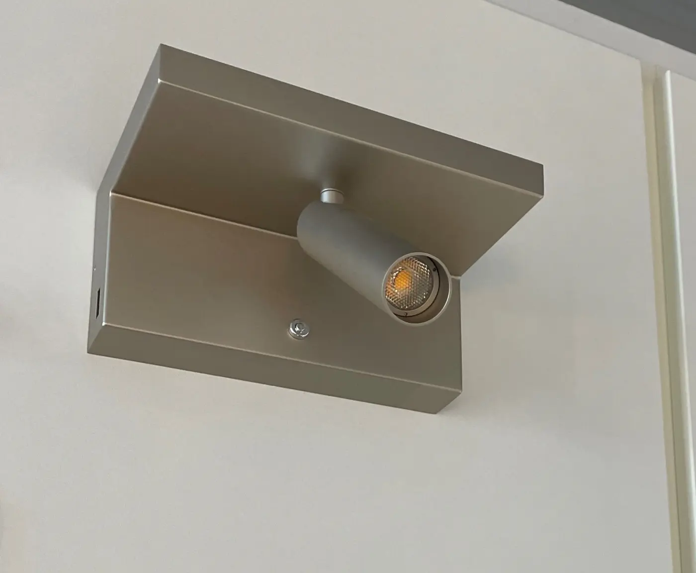 Wandleuchte 11546.. Silber matt ca. 18x15x13cm