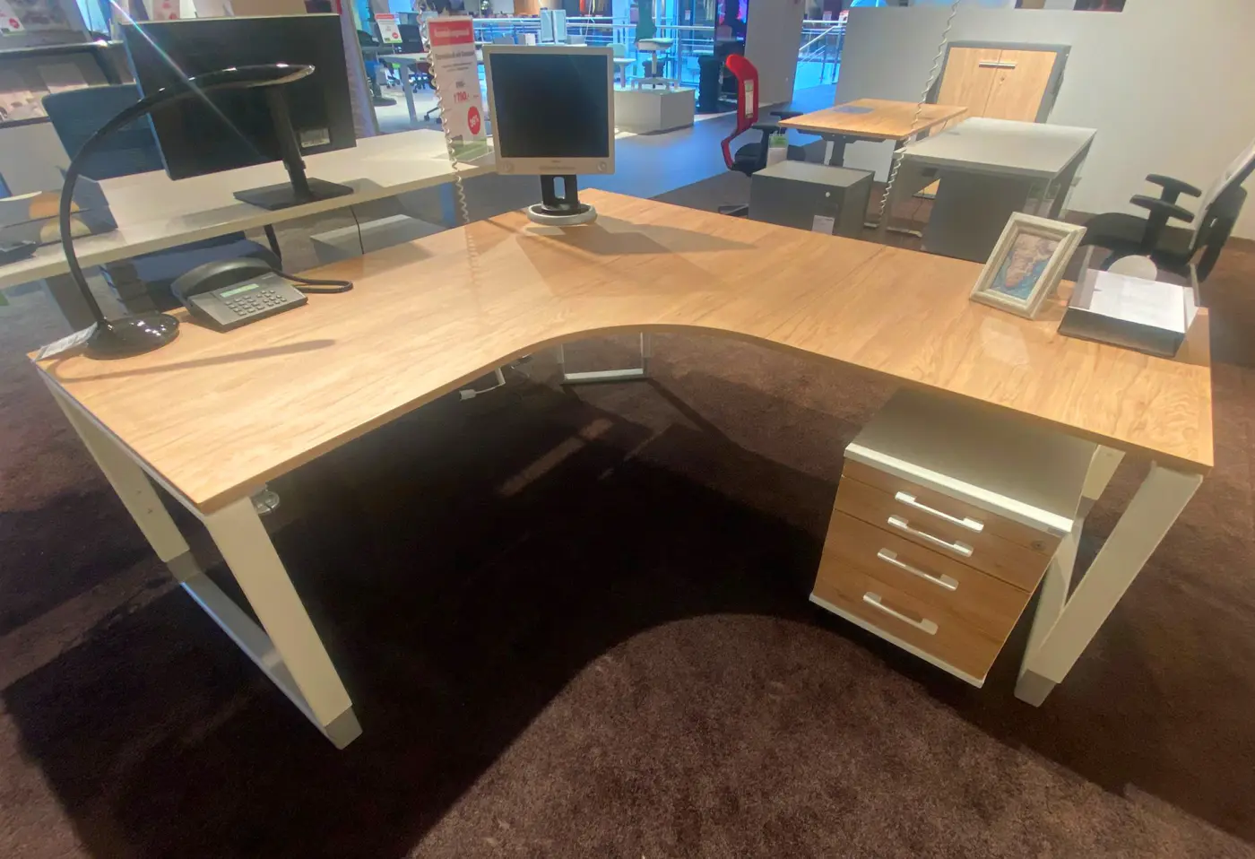 Schreibtisch mit Container 24432..