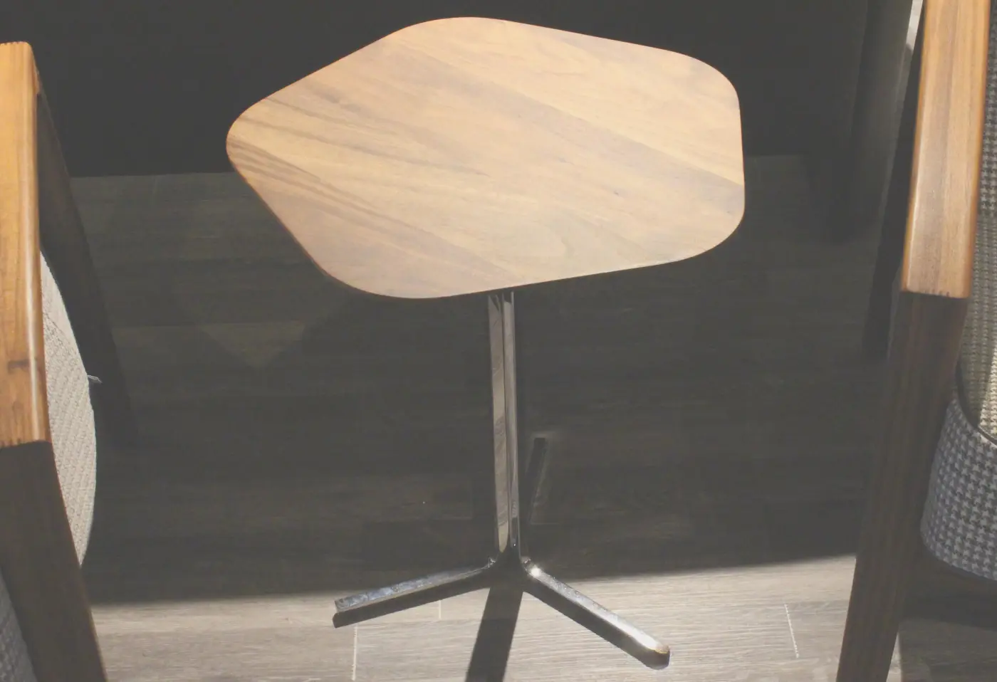 Beistelltisch Pentagono JR-t550 von Jori Nussbaum massiv ca. 45x54cm