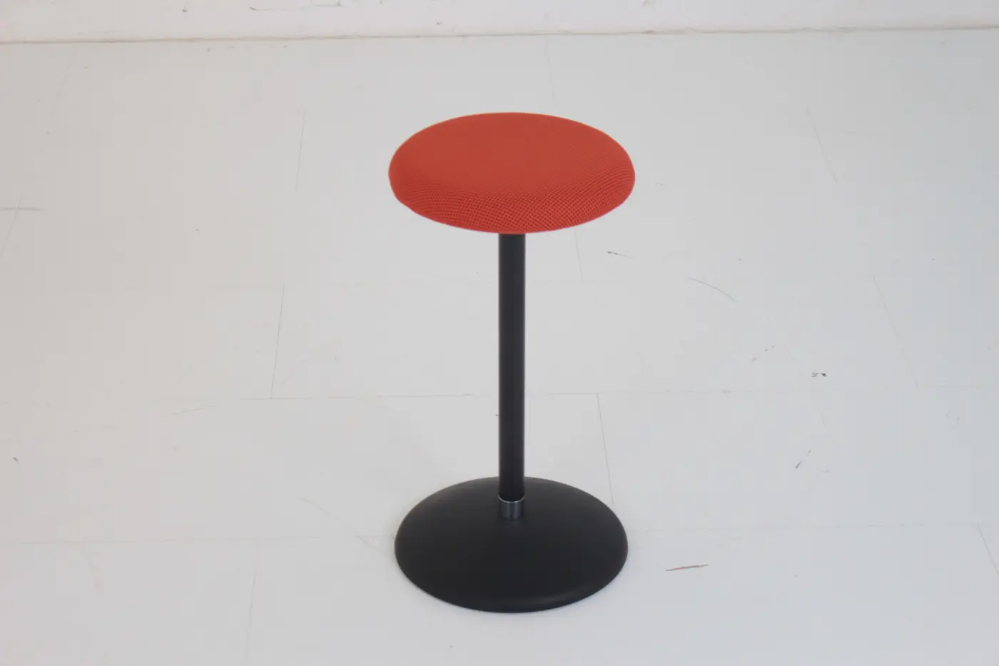 Hocker Sway Orange von Girsberger Netz ca. 27x66cm