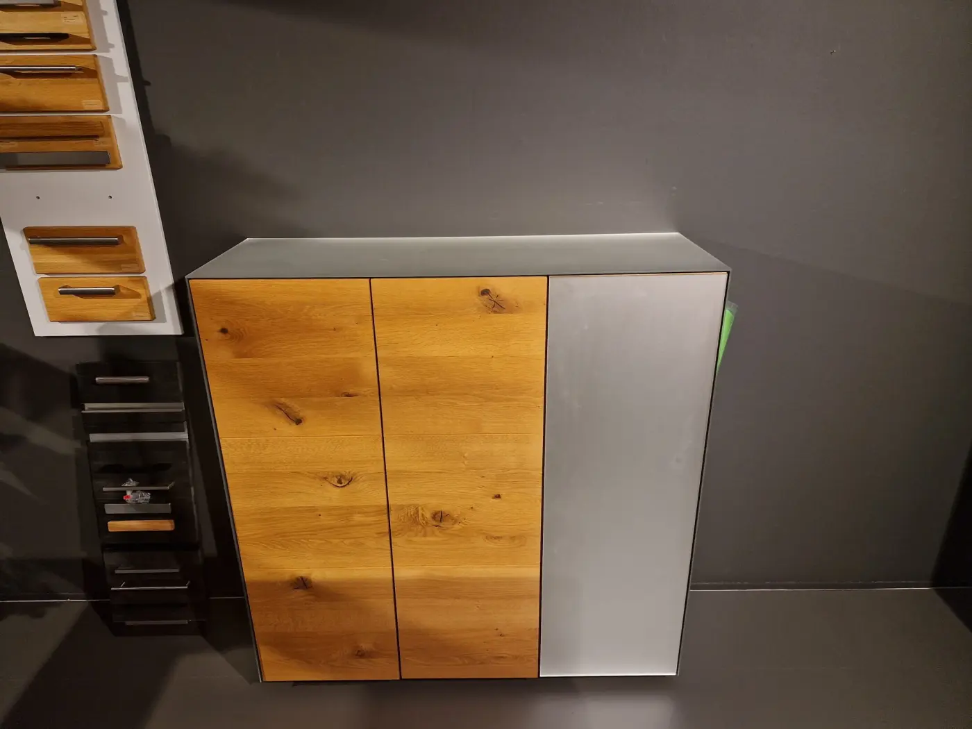 Highboard 21 Cubus Pure von Team 7 Korpus / Front: Glas "pearl" / Eiche, geölt ca. 122x126x42cm