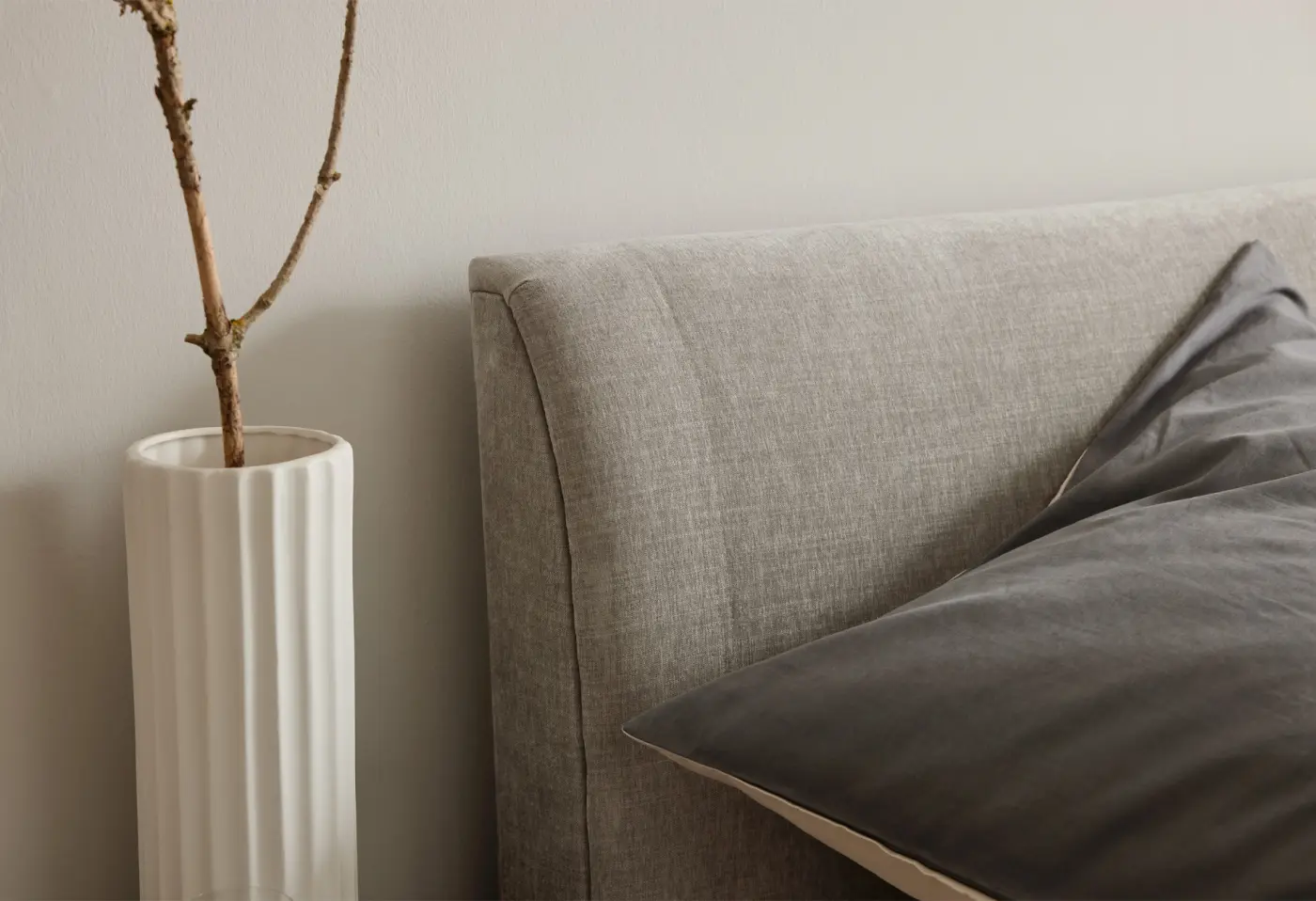 Boxspringbett 1401 von Interliving Stoff Rob silver 533006 ca. 180x200cm